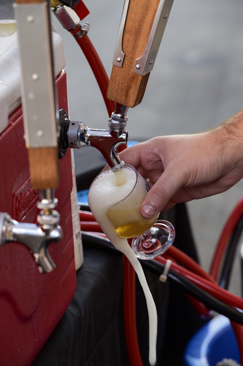 Pouring a beer at TASTE Leesburg