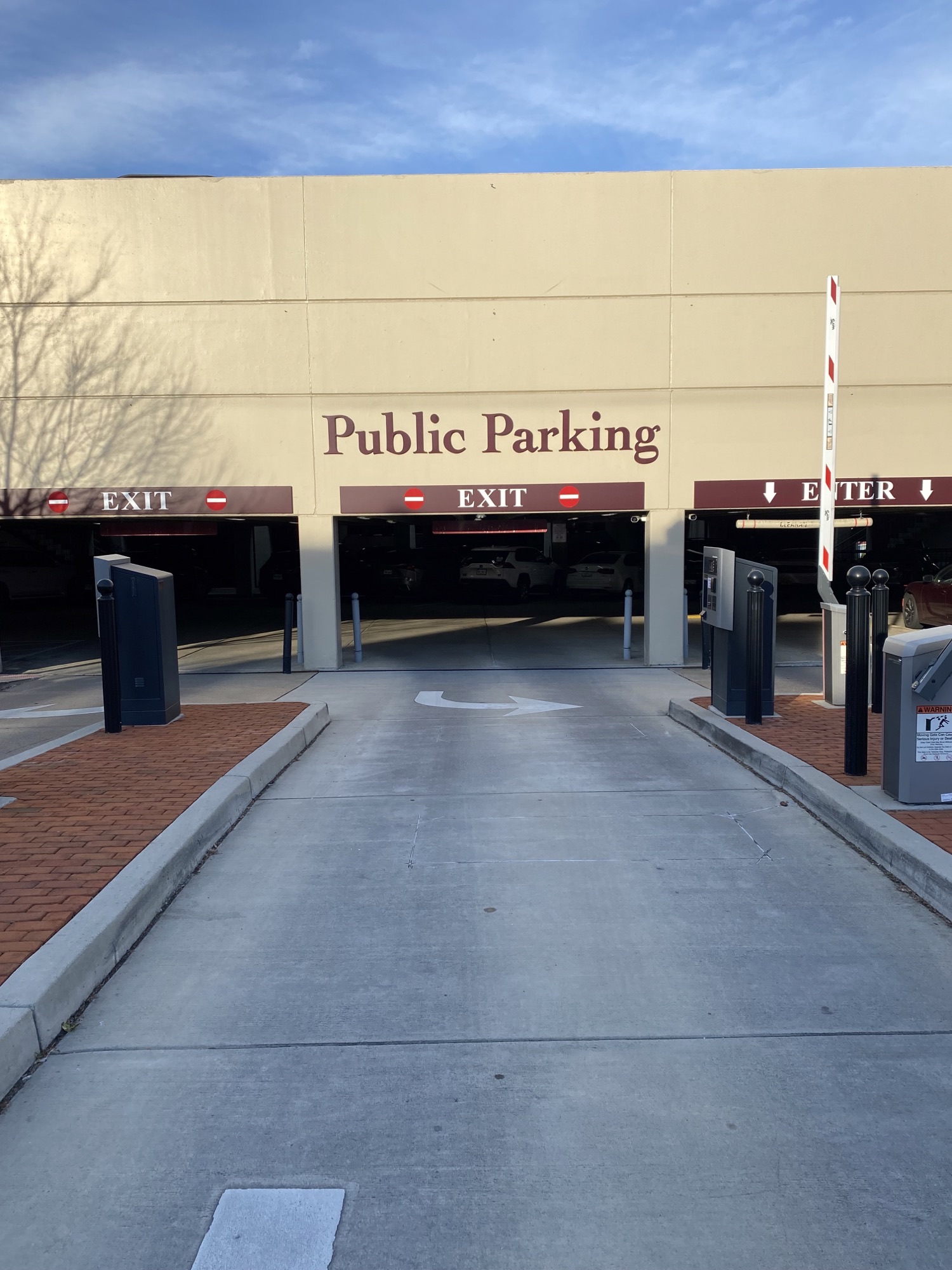 Town Hall Garage Loudoun St