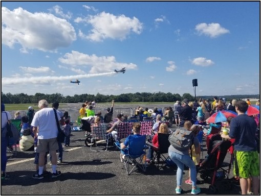 Airplanes flying past a crowd at Leesburg Airshows flying past a crowd at Leesburg Airshow