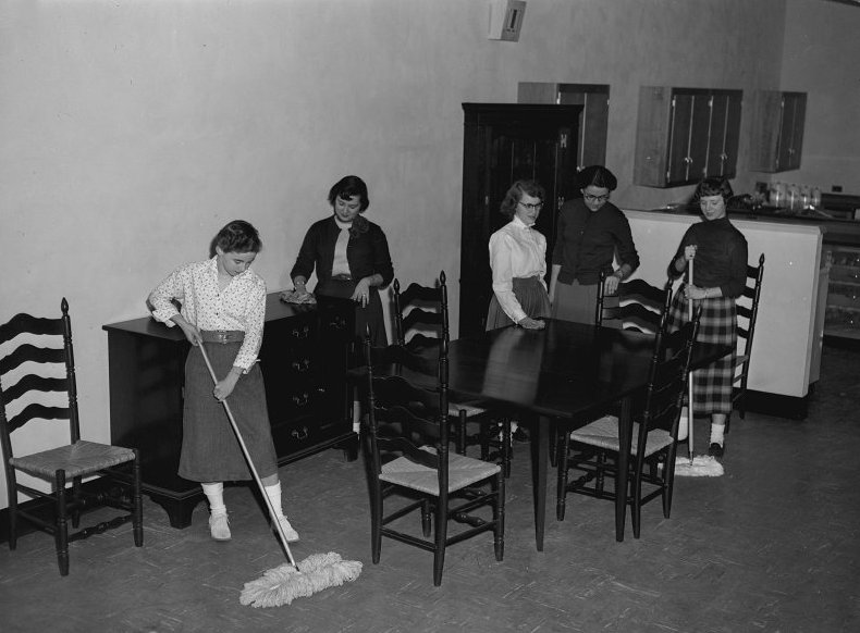 Loudoun County High School Home Ec class, 1955